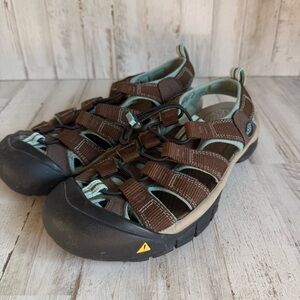 Women’s Keen Shoes Size 9